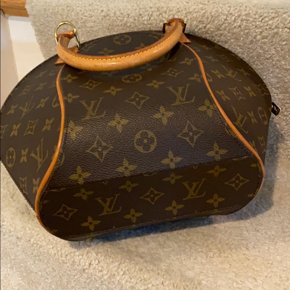 LOUIS VUITTON
Monogram Ellipse PM handbag